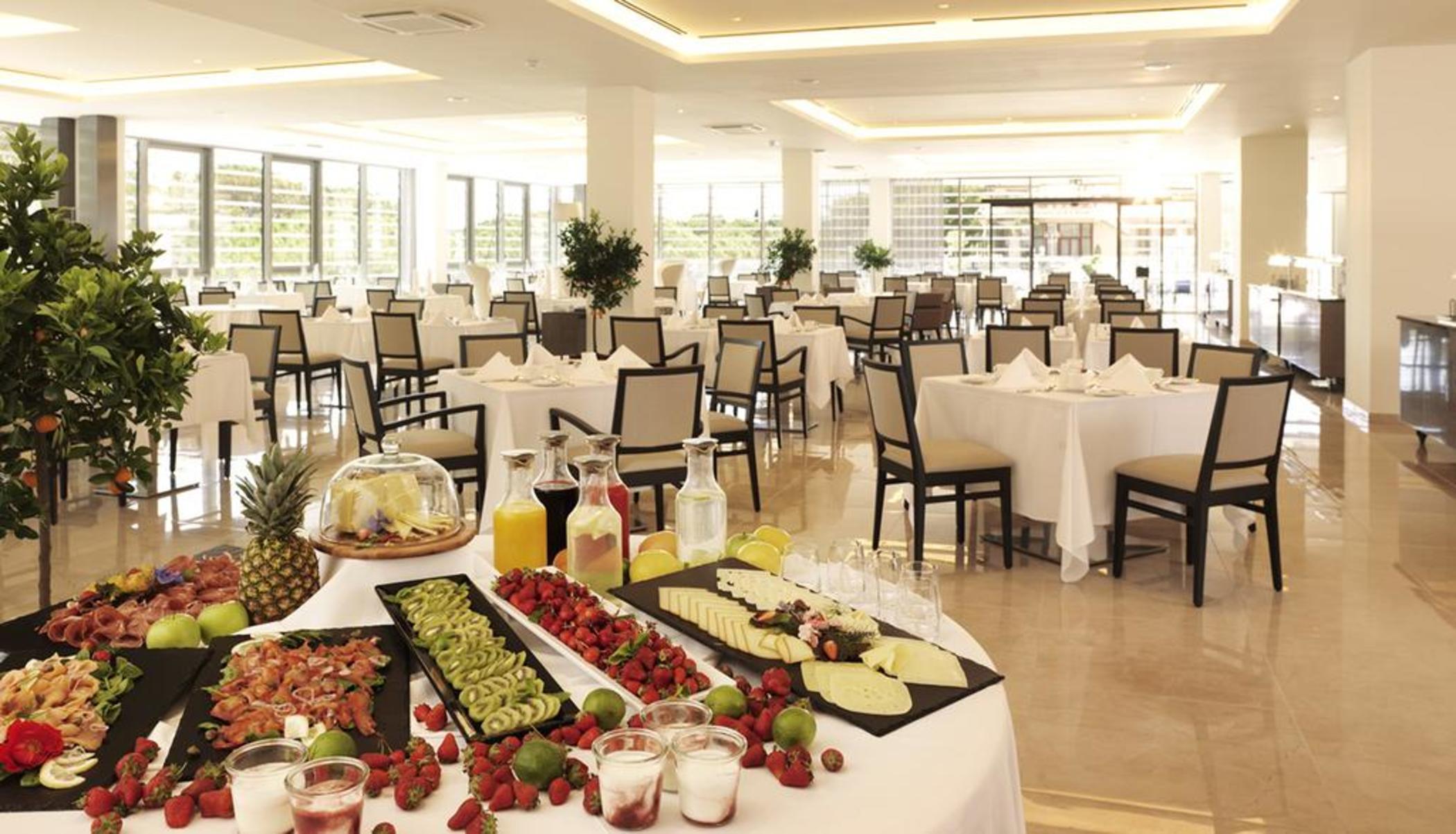 Hotel Slovenija - Terme & Wellness Lifeclass ปอร์โตรอซ ภายนอก รูปภาพ A buffet at a hotel