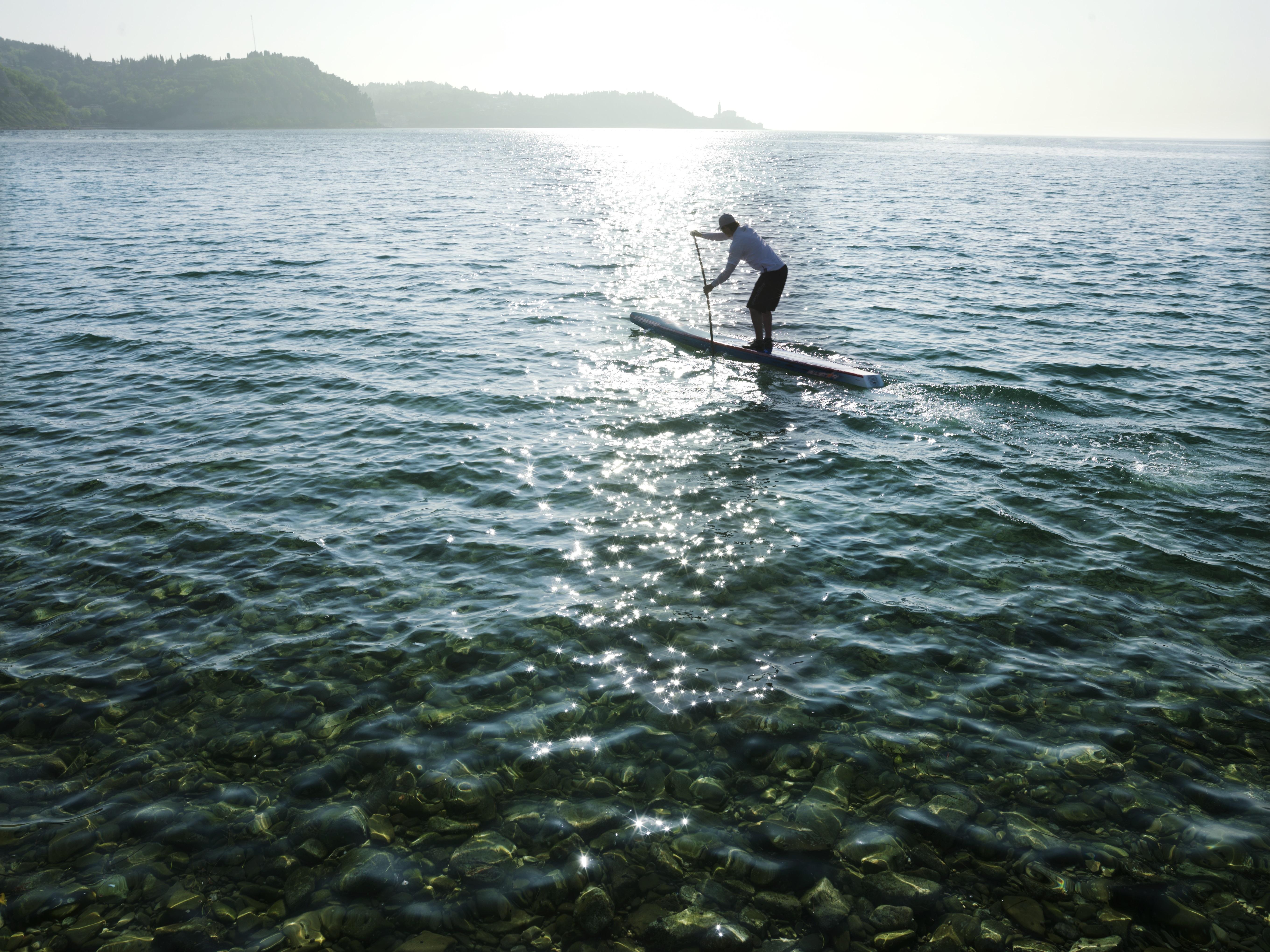 Hotel Slovenija - Terme & Wellness Lifeclass ปอร์โตรอซ ภายนอก รูปภาพ Stand-up paddle boarder on Lake Balaton