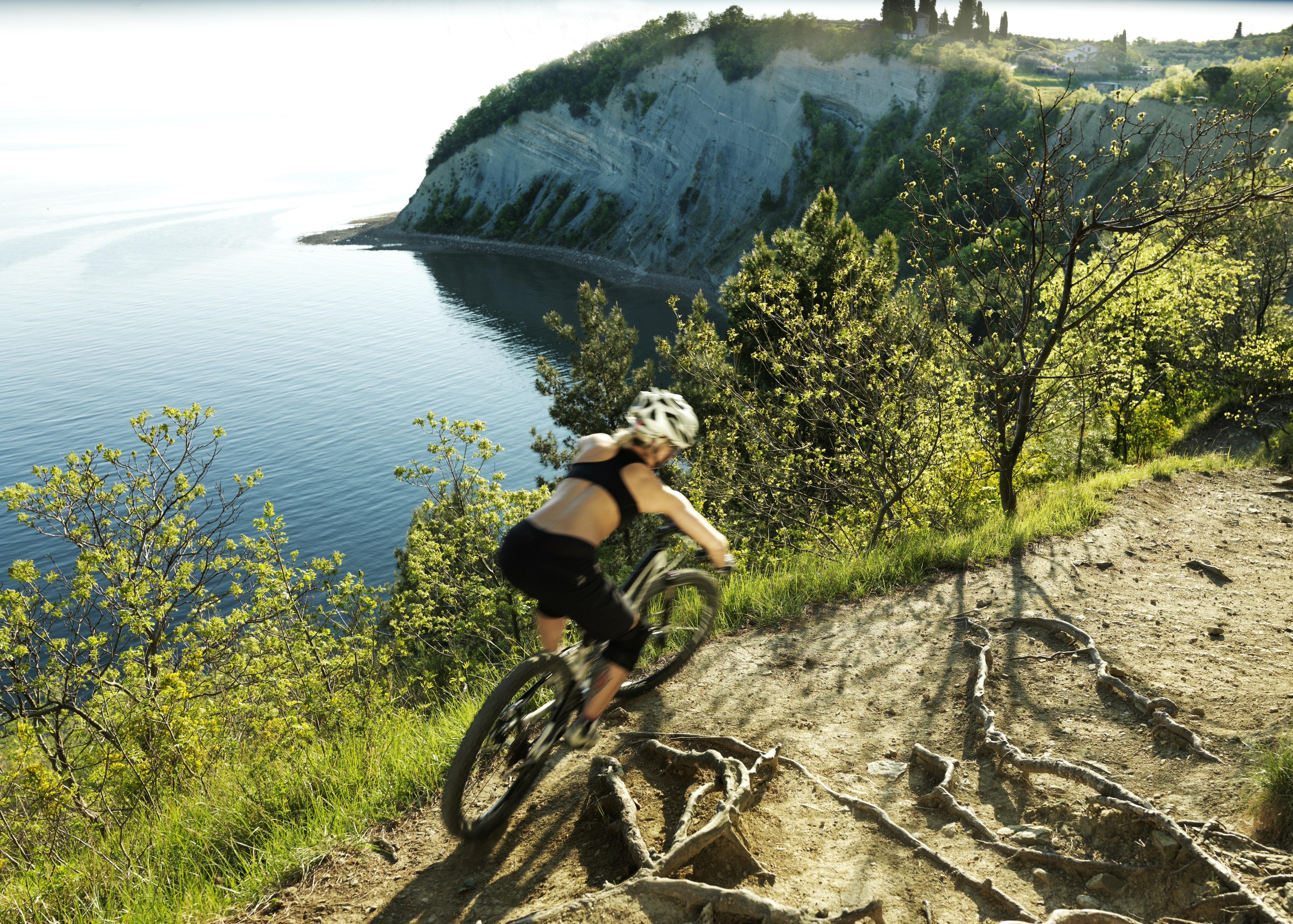 Hotel Slovenija - Terme & Wellness Lifeclass ปอร์โตรอซ ภายนอก รูปภาพ A mountain biker on the Bruce Trail