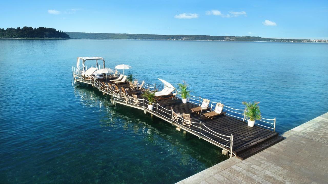 Hotel Slovenija - Terme & Wellness Lifeclass ปอร์โตรอซ ภายนอก รูปภาพ The floating restaurant "La Perla"