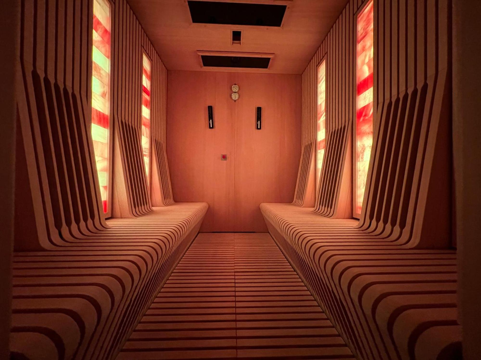 Hotel Slovenija - Terme & Wellness Lifeclass ปอร์โตรอซ ภายนอก รูปภาพ The interior of a salt cave