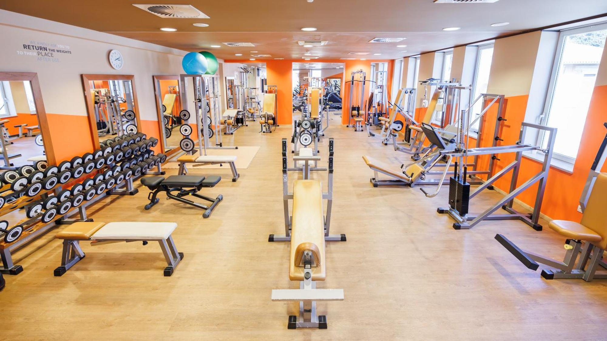 Hotel Slovenija - Terme & Wellness Lifeclass ปอร์โตรอซ ภายนอก รูปภาพ A typical gym